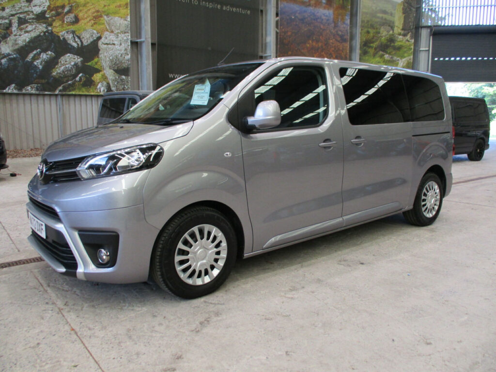 Toyota Proace Verso 1.5D 120 Medium Shuttle Start+Stop J36408