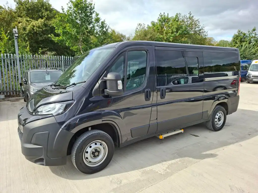 Peugeot Boxer Van 335 L2H1 2.2 BlueHDi 140 Professional Ex Demonstrator J42120