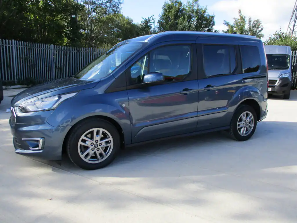 Ford Tourneo Connect 1.5 EcoBlue 120 Titanium Auto J47254